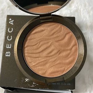 Becca  “Sunlit Bronzer”